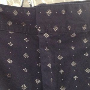 Short navy cotton shorts by Gap with tan accents. Sz 12